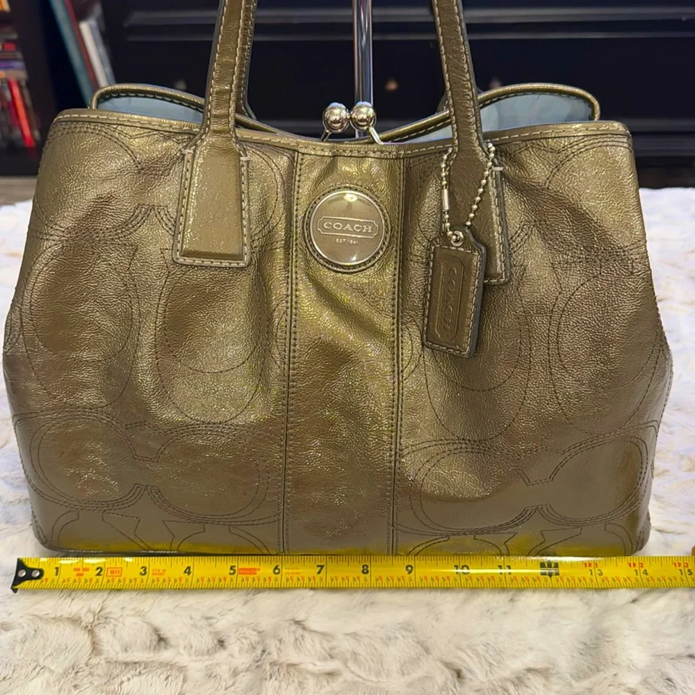 Coach Signature Stitch Patent Leather, Olive Green, 3 Section KISS Lock Purse - Picture 14 of 16
